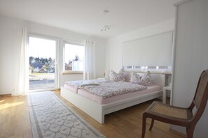 3 bedrooms, travel cot, free WiFi, bed sheets - Biebernest Comfortable holiday residence (Seedorf)