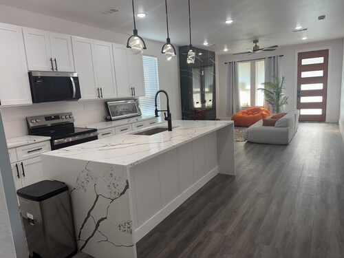 Luxury 4-bedroom Downtown Executive Newly Built Home