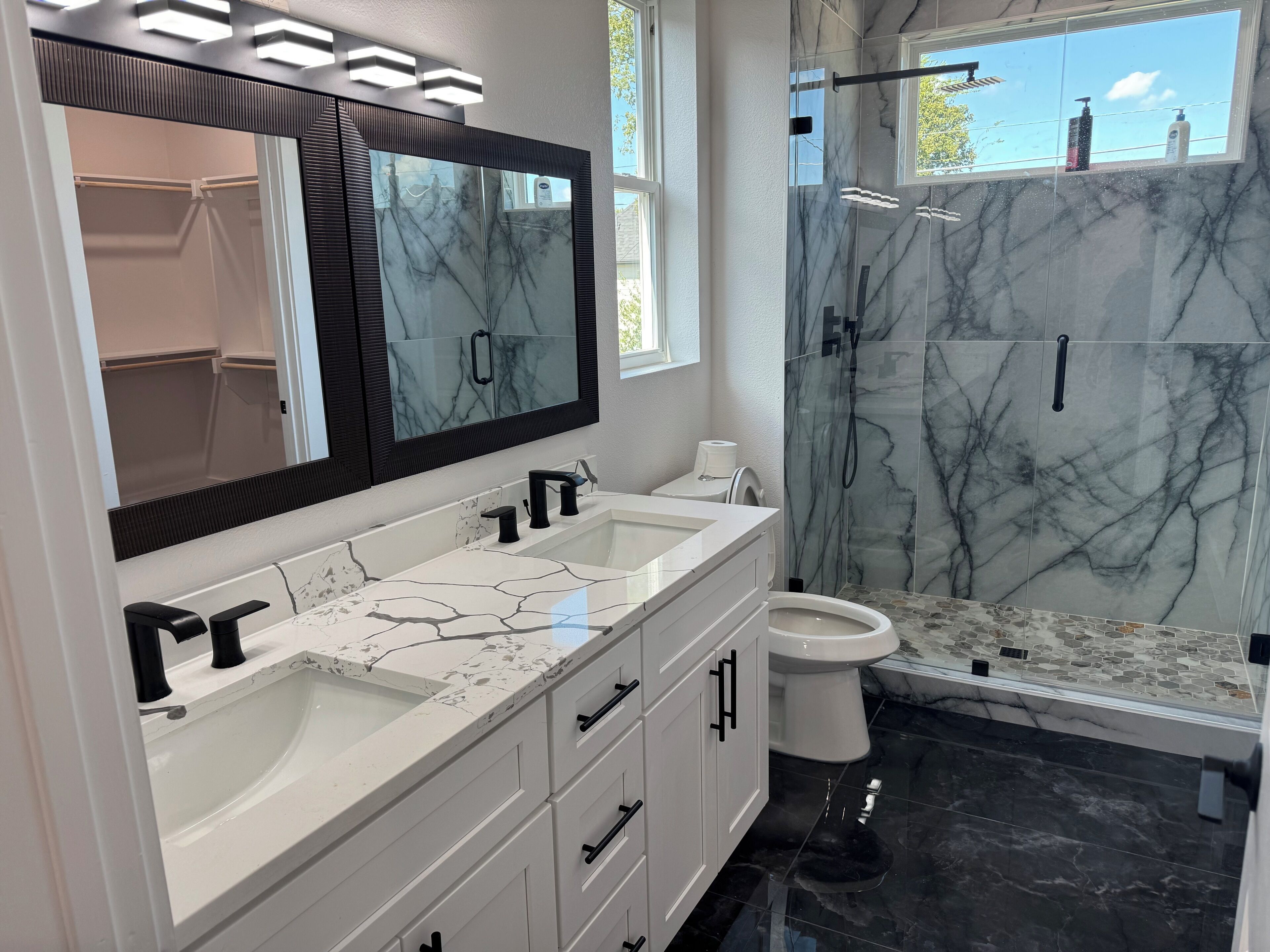 Handdukar, tvål och toalettpapper