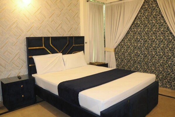 Deluxe Double Room | Free WiFi - New Pak Guesthouse  (Islamabad)