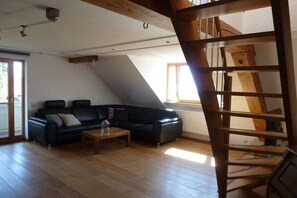 Smart TV, fireplace - Beautiful attic apartment Comfortable holiday residence (Görwihl)