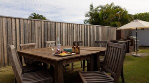 Outdoor dining - 3/45 Beech Street - Coastal comfort in an unbeatable location (Evans Head)
