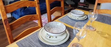 Hus, 1 soverom, terrasse, hageutsikt | Spisestue