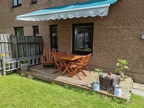 Outdoor dining - One Bedroom House, Sleeps 4, Bbq, Garden, (Inverness)