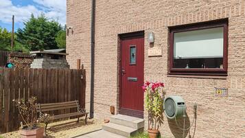 Nhà, 1 phòng ngủ, hiên, quang cảnh vườn | Ngoại thất