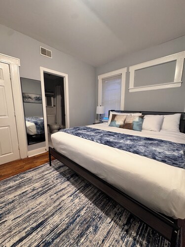Bold Luxury 2BR • Family Haven Close to Everything