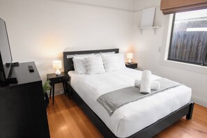 3 bedrooms, desk, iron/ironing board, free WiFi