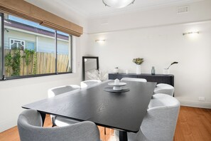 Dining - Entire home in Reservoir, Walk to bus & train, shuttle bus to LTU (Reservoir)