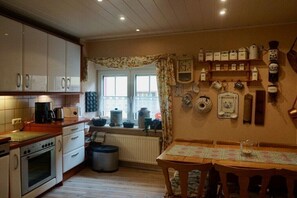Kylskåp, ugn, spishäll och diskmaskin
