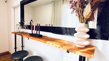 Kühlschrank, Mikrowelle, Herdplatte, Geschirrspüler