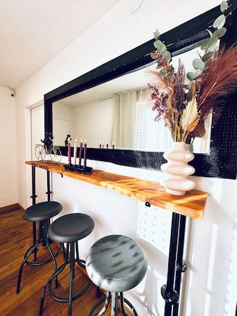 Fridge, microwave, stovetop, dishwasher. Comfortable Room Near Kaufpark Alterlaa
