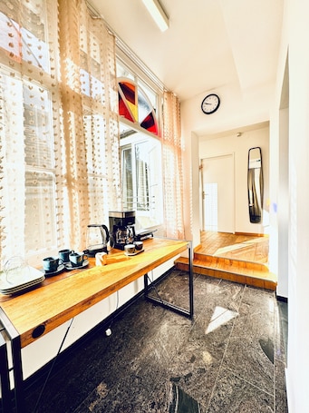 Fridge, microwave, stovetop, dishwasher. Comfortable Room Near Kaufpark Alterlaa