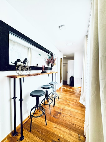 Fridge, microwave, stovetop, dishwasher. Comfortable Room Near Kaufpark Alterlaa