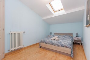 Room - THE HOUSE OF REMEMBRANCE NEAR FUTUROSCOPE (Lhommaizé)