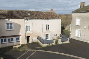Exterior - THE HOUSE OF REMEMBRANCE NEAR FUTUROSCOPE (Lhommaizé)