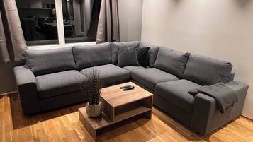 Apartment, 2 Bedrooms, Patio, Garden View | Living room