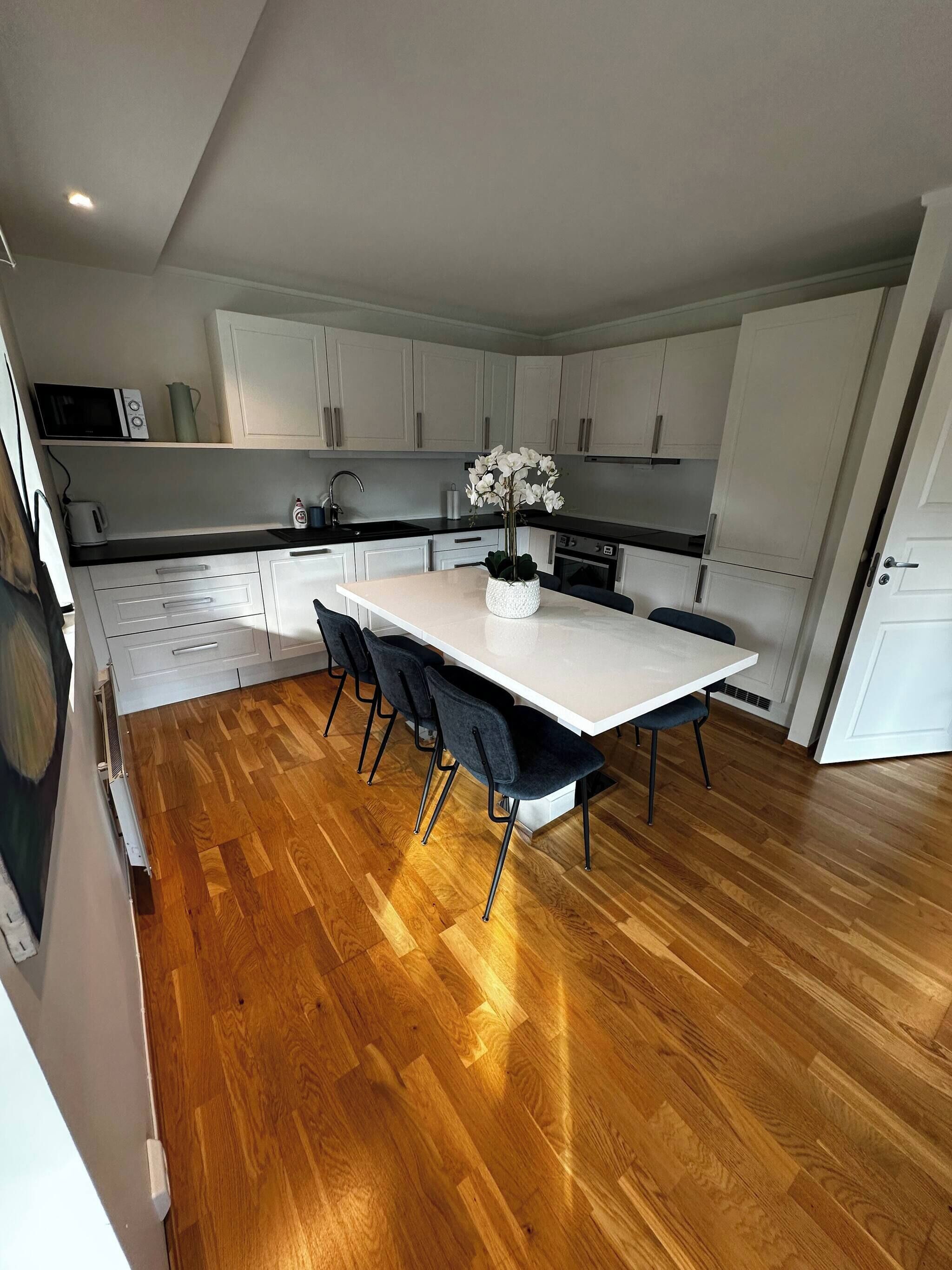 Apartment, 2 Bedrooms, Patio, Garden View | Dining