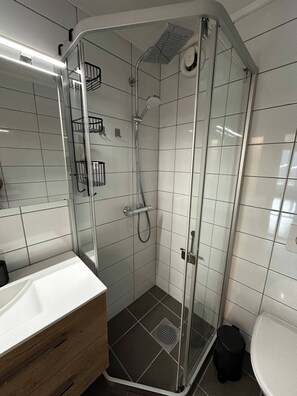 Apartment, 2 Bedrooms, Patio, Garden View | Bathroom - Bright Apartment With Patio and Garden (Kristiansand)