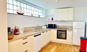 Microwave, coffee/tea maker, electric kettle, toaster - House in Locmiquelic Near Port-louis (Locmiquelic)