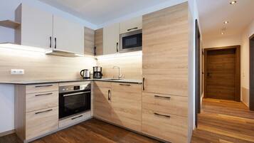 Kühlschrank, Ofen, Herdplatte, Geschirrspüler