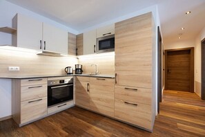 Refrigerador, horno, placa de cocina, lavavajillas