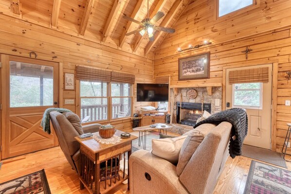 Smart TV, fireplace