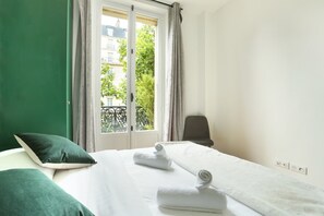 2 bedrooms, desk, iron/ironing board, Internet - Charming apartment District Beaubourg Le Marais (Paris)
