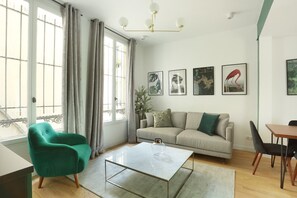 Smart TV, offices - Charming apartment District Beaubourg Le Marais (Paris)
