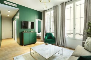Smart TV, offices - Charming apartment District Beaubourg Le Marais (Paris)