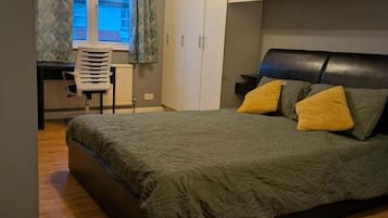 Desk, laptop workspace, iron/ironing board, free WiFi