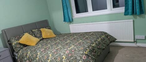 Desk, laptop workspace, iron/ironing board, free WiFi