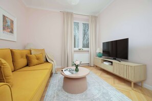 Televisión y oficina 