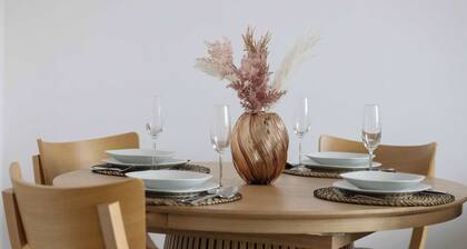 Kondratowicza 18 Warszawa | Spacious Apartment with Balcony & Parking | Functional Interiors | Bathtub