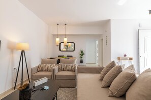 TV - Sky, Luxury Apartment (Rhodes)