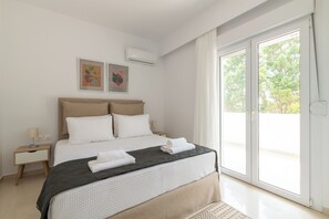 2 bedrooms, iron/ironing board, free WiFi, bed sheets - Sky, Luxury Apartment (Rhodes)