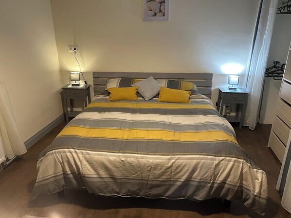 Iron/ironing board, WiFi, bed sheets