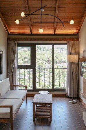Luxury Suite, Balcony, Valley View | Living area - HLS Dalat Lodge (Da Lat)