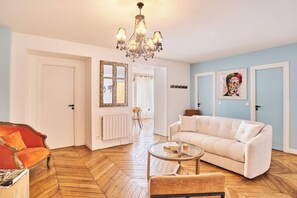 Smart TV, offices - Superb Apartment Center of Paris (Paris)