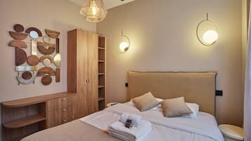 2 bedrooms, desk, iron/ironing board, bed sheets