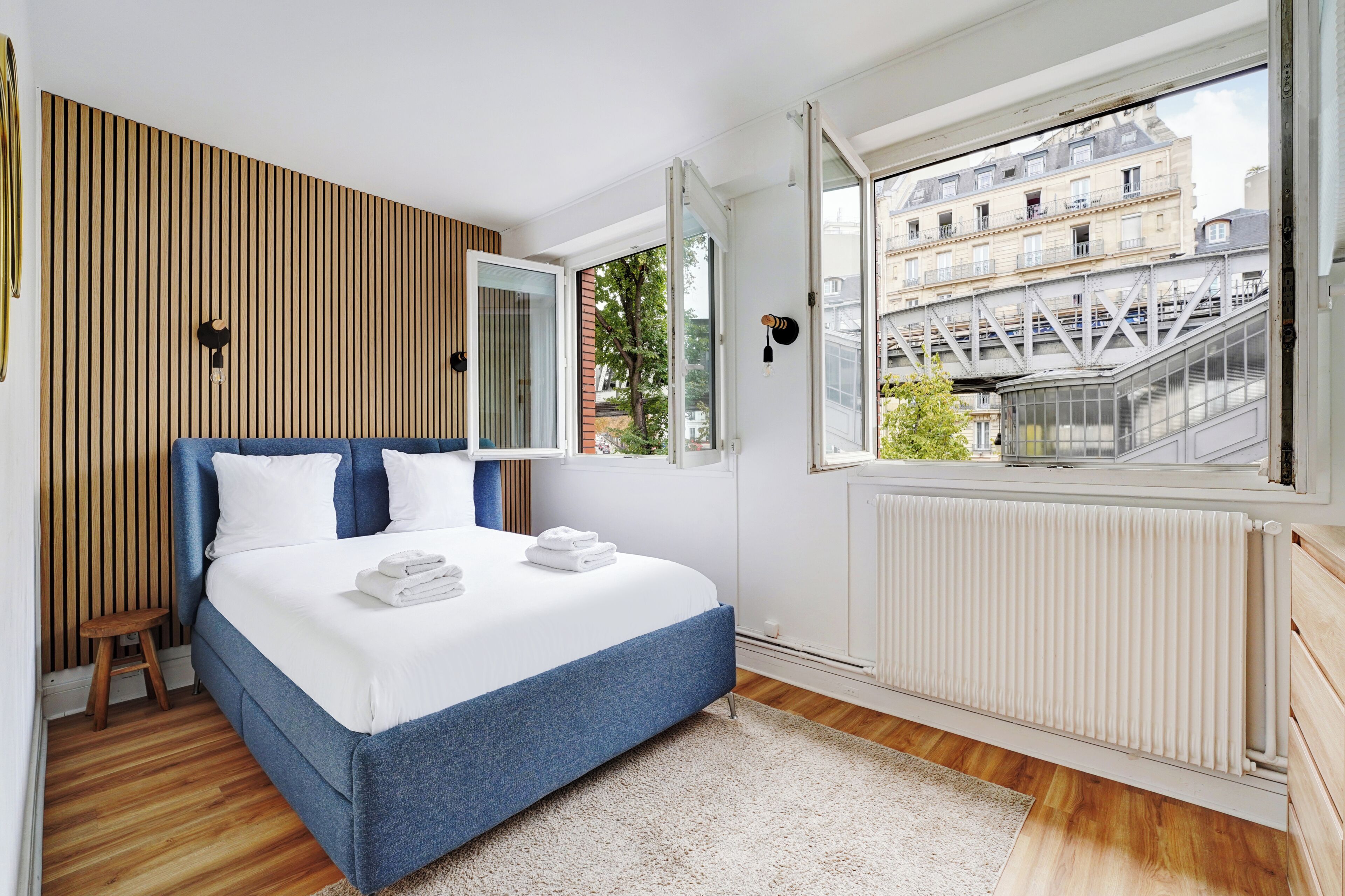 Fer et planche à repasser, accès Internet, draps fournis