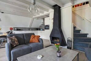 Smart TV, fireplace - Holiday apartment with 3 bedrooms (Gramsbergen)