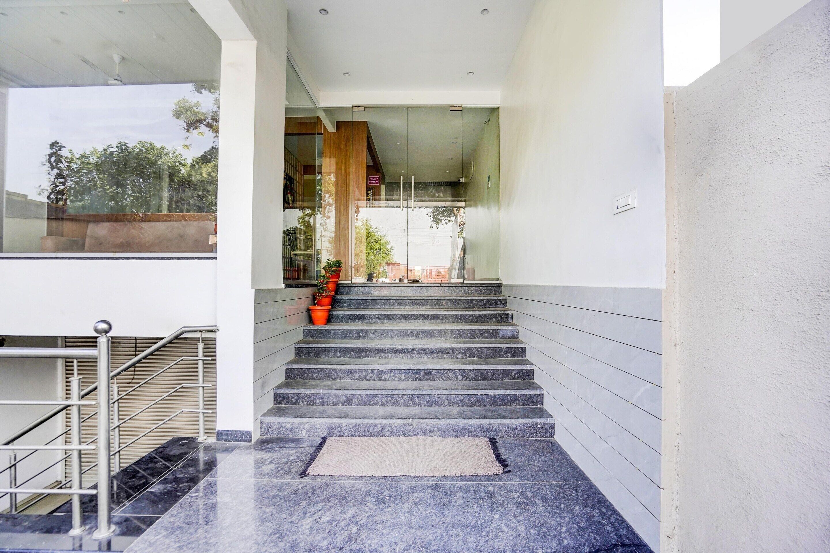 House | Meja sambut tetamu