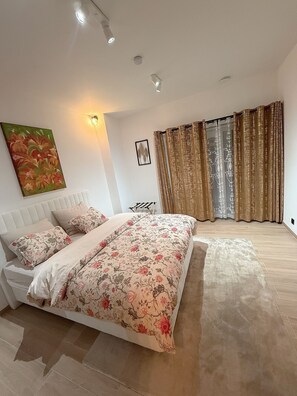 Coffres-forts dans les chambres, fer et planche à repasser