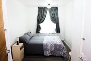 2 bedrooms, iron/ironing board, Internet, bed sheets - Charming 2-Bedroom Apartment in Central London (London)