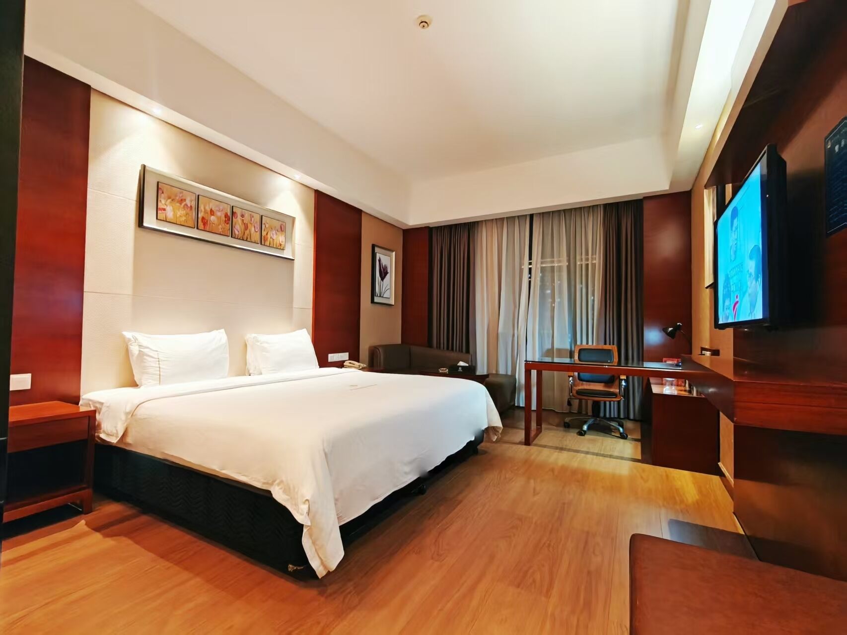 Comfort Single Room, City View | In-room safe, desk, blackout drapes, iron/ironing board