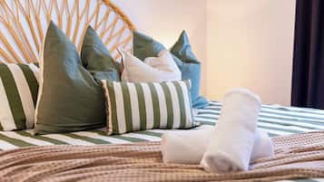 5 bedrooms, travel crib, WiFi, bed sheets