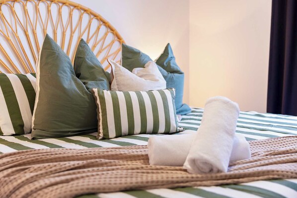 5 bedrooms, travel cot, WiFi, bed sheets