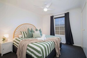 5 Schlafzimmer, Reisekinderbett, WLAN, Bettwäsche
