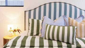 5 bedrooms, travel crib, WiFi, bed sheets