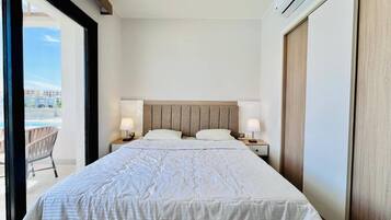 4 bedrooms, iron/ironing board, internet, bed sheets